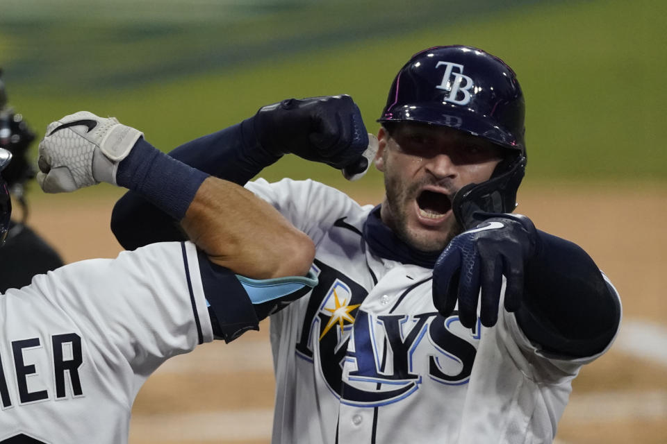 Mike Zunino, de los Rays de Tampa Bay, festeja luego de conectar un jonrón solitario en el séptimo juego de la Serie de Campeonato de la Liga Americana frente a los Astros de Houston, el sábado 17 de octubre de 2020, en San Diego (AP Foto/Ashley Landis)