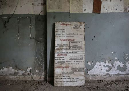 A sign outlining emergency procedures, in the event of a gas leak, stands against a wall in the control room of the abandoned former Union Carbide pesticide plant in Bhopal November 11, 2014. REUTERS/Danish Siddiqui