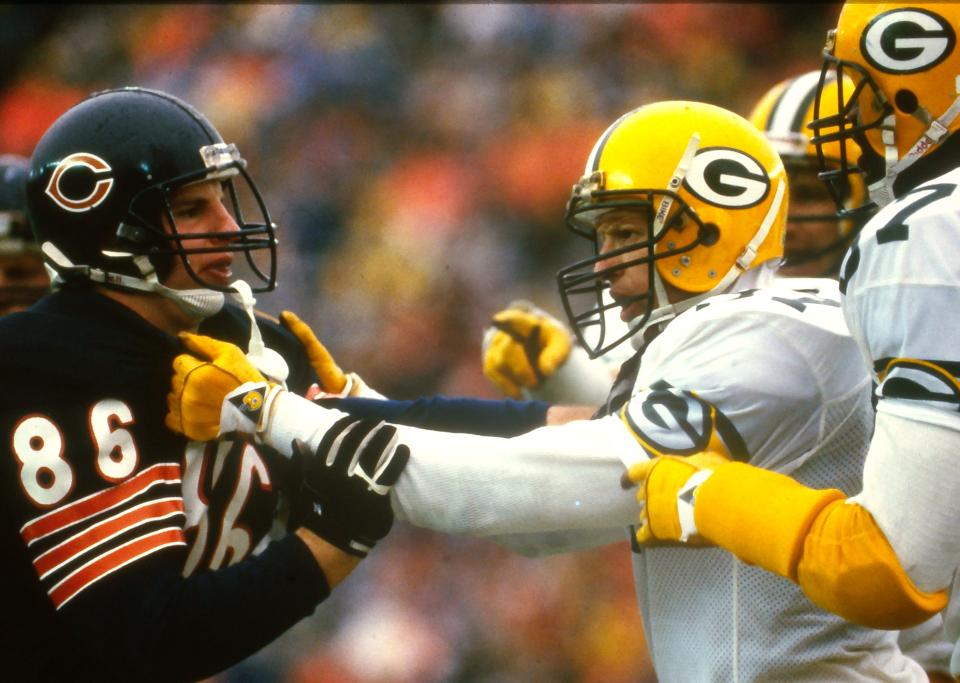 Green Bay Packers safety Mark Murphy and Chicago Bears tight end Cap Boso exchange words during a 1987 game.