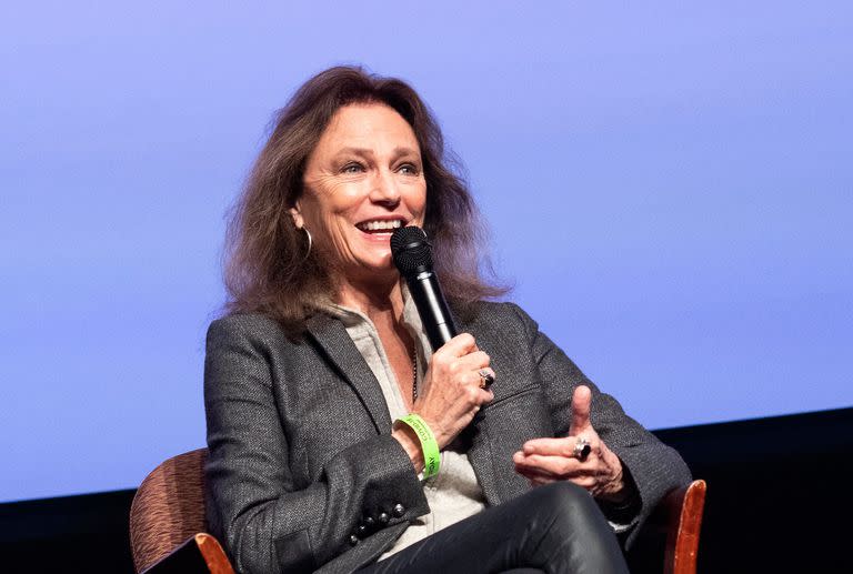 En tanto, la actriz inglesa Jacqueline Bisset fue una de las convocadas para contestar preguntas en el homenaje a Jean-Paul Belmondo en el Festival de Cine Francés de Colcoa en West Hollywood