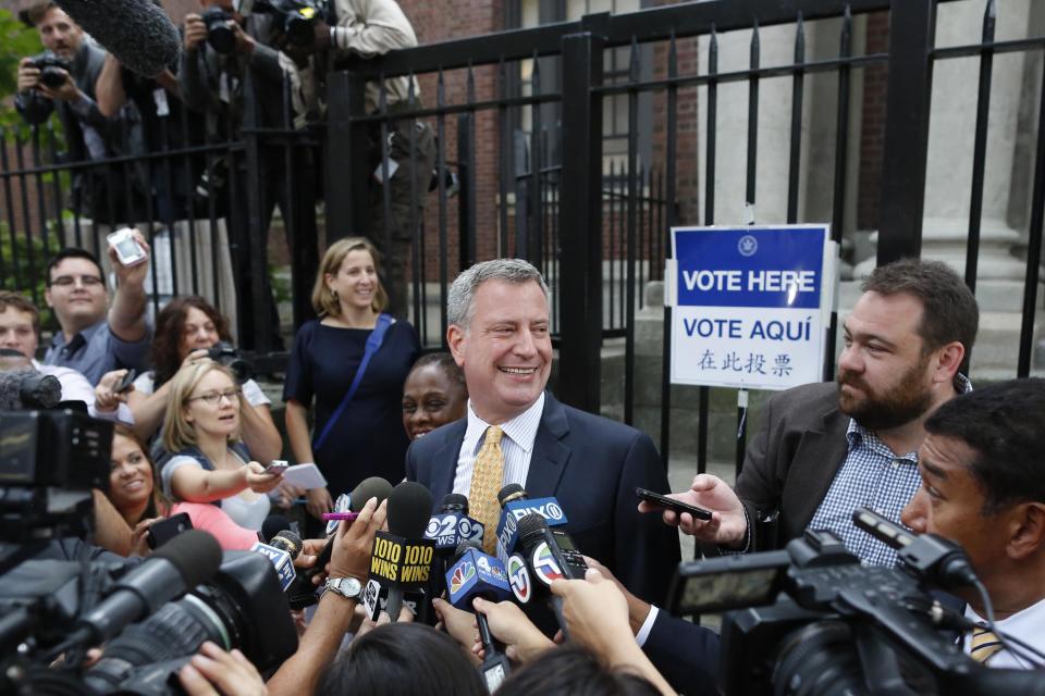 New York City Democratic mayoral candidate Bill di Blasio speaks to the media after voting in the Democratic primary election in the Brooklyn borough of New York, September 10, 2013. (REUTERS/Brendan McDermid)