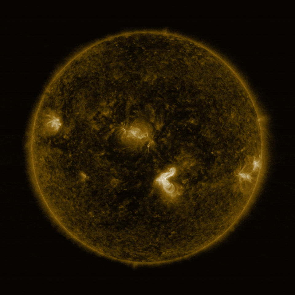 NASA's Solar Dynamics Observatory captured this view of a mid-level solar flare on the sun at 4:33 pm EDT on Monday (Sept. 4). <cite>NASA/SDO</cite>