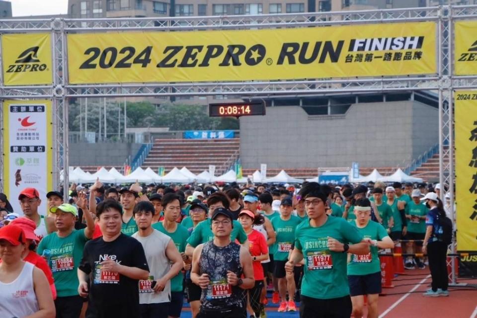 《圖說》「ZEPRO RUN全國半程馬拉松」24日清晨6時在竹北體育館鳴槍起跑。（圖／全統運動提供）