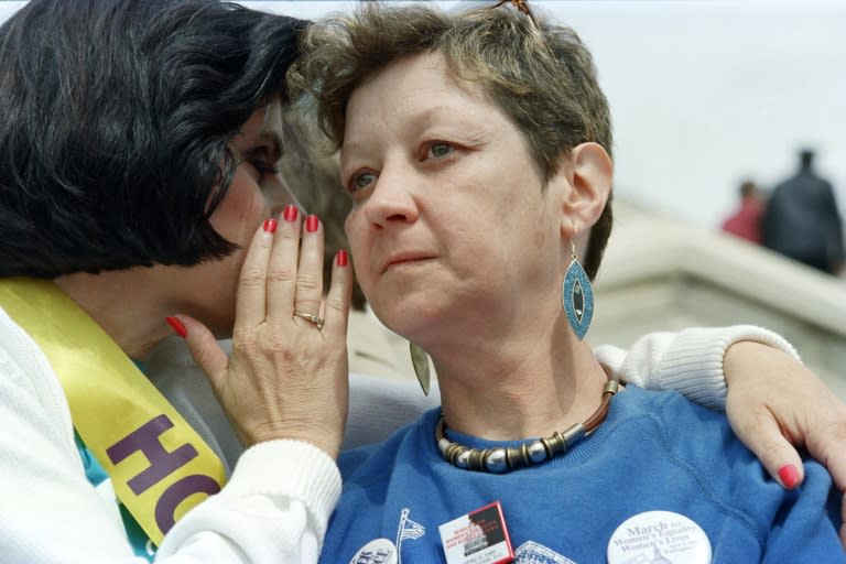 Norma McCorvey (R), known as "Jane Roe" in the landmark 1973 Supreme Court ruling legalizing abortion, is comforted by her attorney, Gloria Allred, during an abortion rights march and demonstration in Washington on April 9, 1989 (AFP/Mike SPRAGUE)