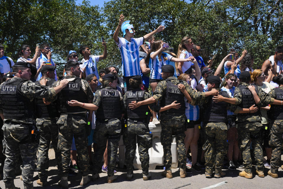 Soccer fans welcome home the Argentine soccer team after it won the World Cup tournament in Buenos Aires, Argentina, Tuesday, Dec. 20, 2022. (AP Photo/Natacha Pisarenko)