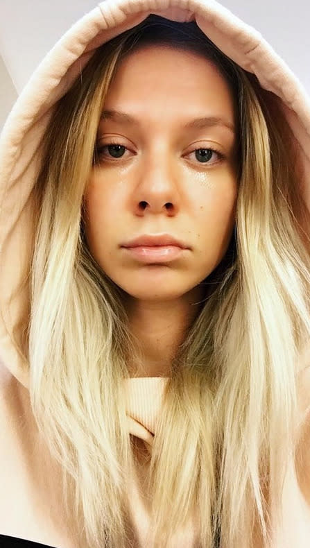 <p>„Die ungeschminkte Wahrheit“, kommentierte „Alles was zählt“-Star und Influencerin Cheyenne Pahde diesen #nomakeup-Schnappschuss. Warum die 22-Jährige auf dem Foto so traurig aus dem Hoodie guckt, bleibt wohl ihr Geheimnis. Wir wissen nur: An Frust über ihr „wahres Gesicht“ kann es auf keinen Fall liegen – denn das ist einfach hinreißend! (Bild: Instagram/cheyennepahde)</p>