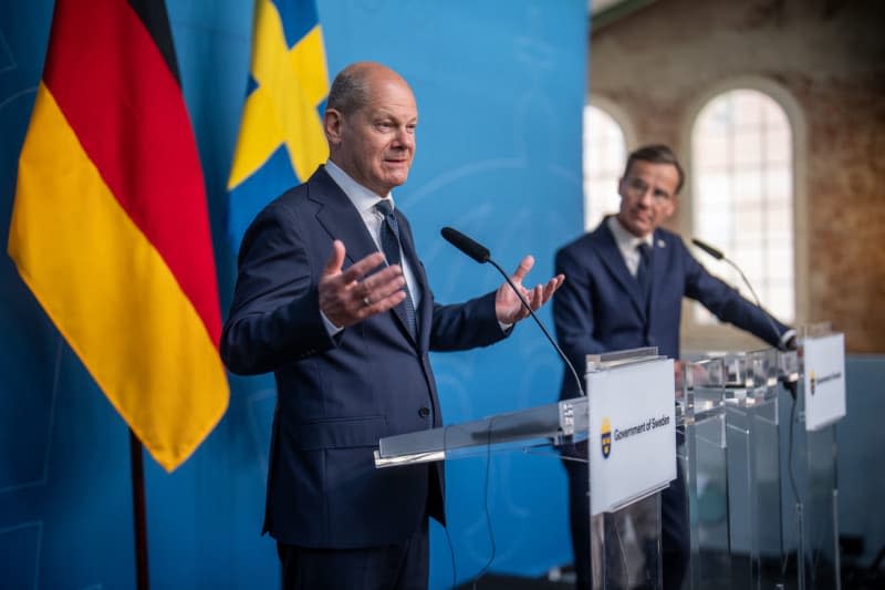 German Chancellor Olaf Scholz (L) takes part in a press conference alongside Prime Minister of Sweden Ulf Kristersson. Michael Kappeler/dpa