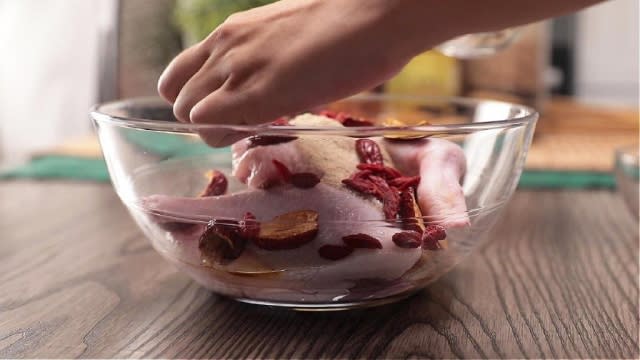 Adding wolfberries to raw duck legs