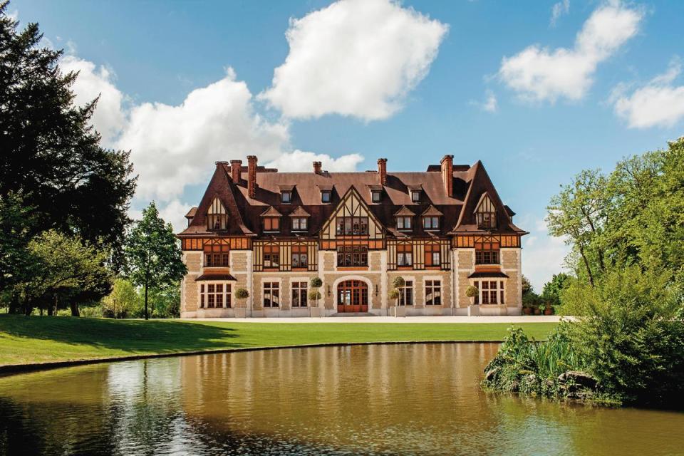 法國干邑地區附近的古老尚提莊園（Chateau de Chanteloup），是馬爹利招待來訪貴賓的宅邸，馬爹利尚選XXO這款酒，就是以此莊園來命名。