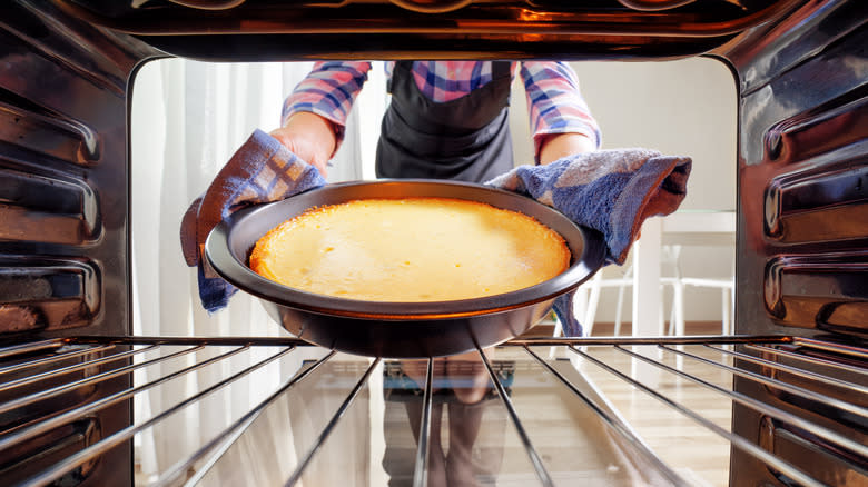 Person taking fiadone out of oven