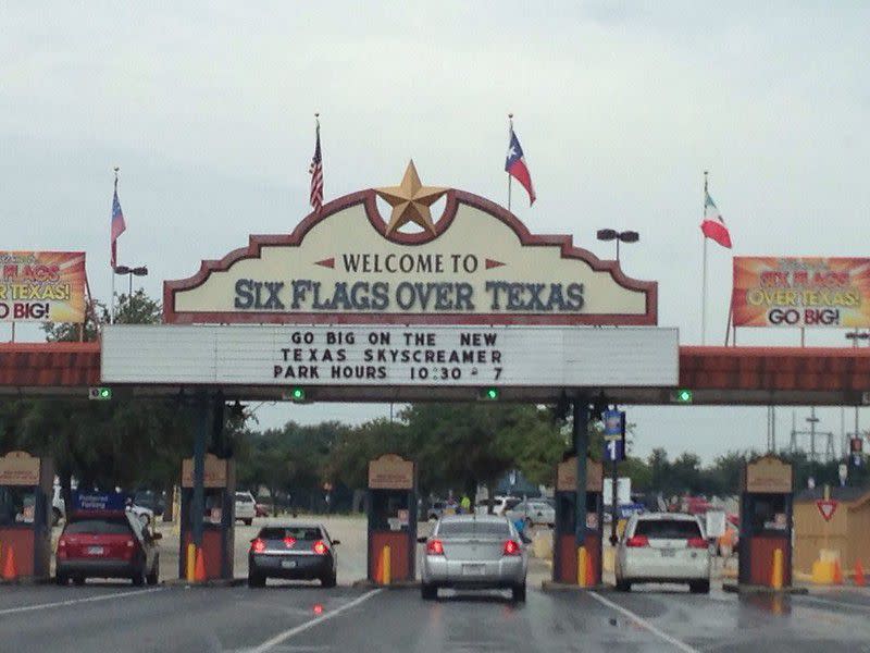 Six Flags Over Texas Entrance