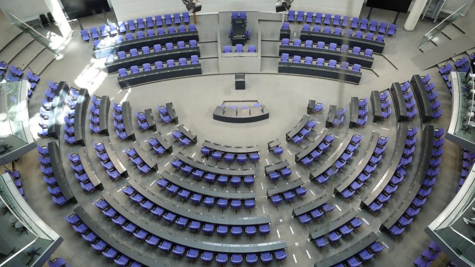 Der Bundestag aus der Vogelperspektive. Derzeit hat das Parlament 709 Abgeordnete. Foto: Michael Kappeler