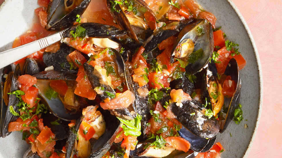 a bowl of mussels weight loss recipe