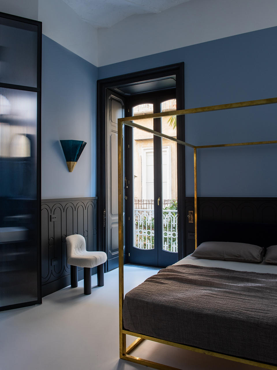 A bedroom with beds by Xam, linens by Society and lacquered-wood wardrobes by Studio Giuliano Andrea dell’Uva