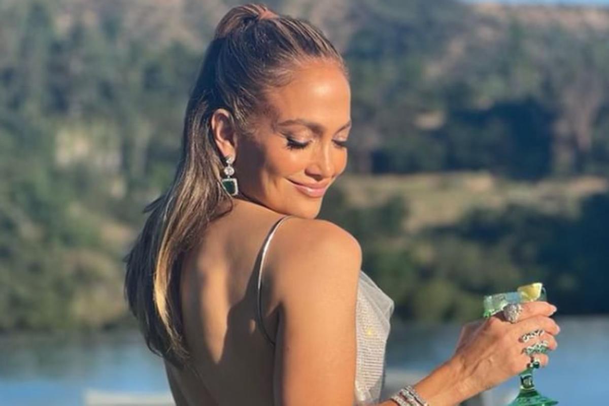 Jennifer Lopez y toda la intimidad de su cumpleaños Knobero 54: baile sobre la mesa y fotos en bikini