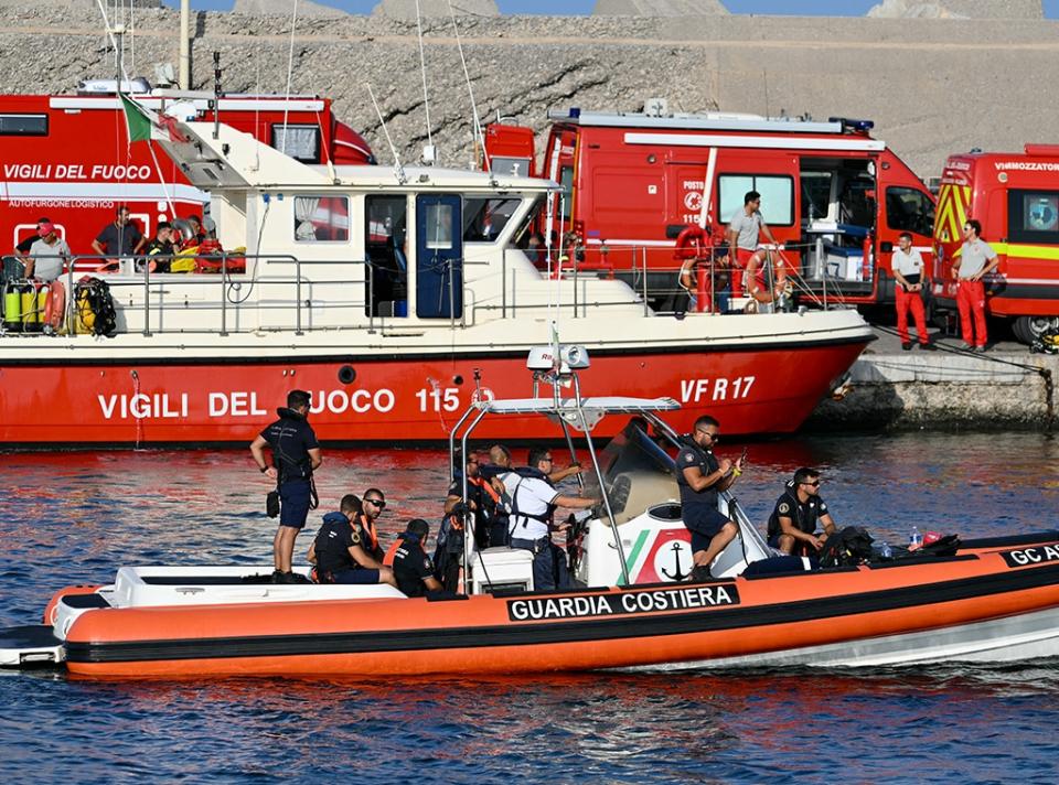 Yacht sinks in Sicily, rescue teams