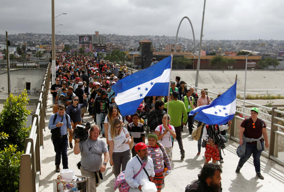 <p>Members of a caravan of migrants from Central America walk towards the United States border and customs facility, where they are expected to apply for asylum, in Tijuana, Mexico April 29, 2018. (Photo: Jorge Duenes/Reuters) </p>