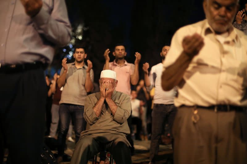 Palestinians pray on Laylat al-Qadr amid tensions in Jerusalem