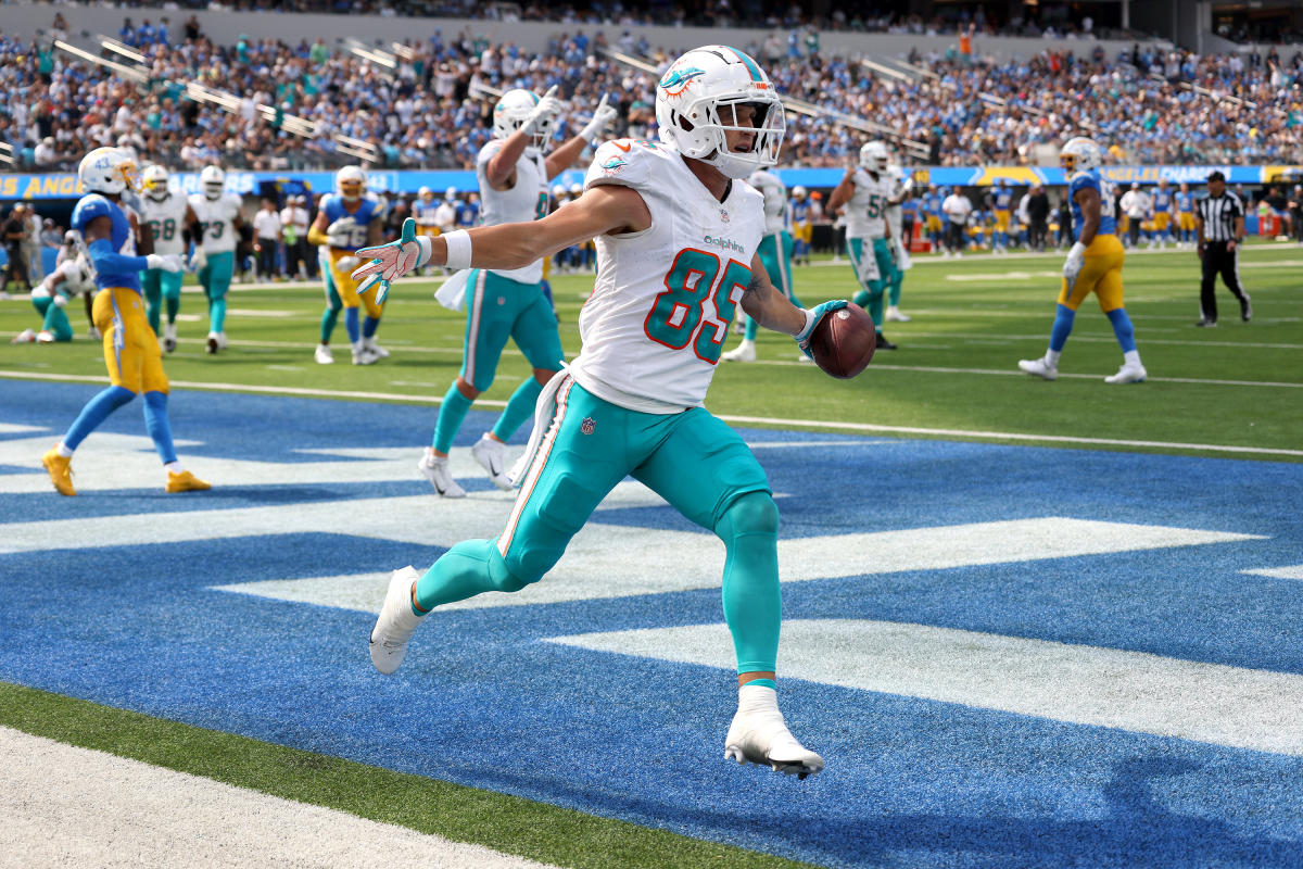 Chris Perkins: Here's how Dolphins' River Cracraft, despite being cut 14  times, earned his role