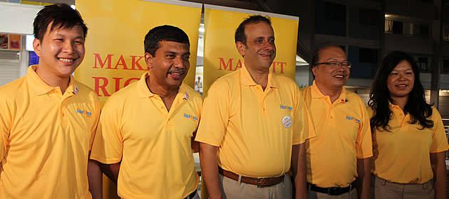 Reform Party's West Coast GRC team, led by Kenneth Jeyaretnam (centre). (Yahoo! photo/ Ewen Boey)