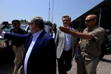 United Nations High Commissioner for Refugees Filippo Grandi (2nd R) visits UNHCR’s Voluntary Repatriation Centre in Peshawar, Pakistan, June 23, 2016. REUTERS/Faisal Mahmood