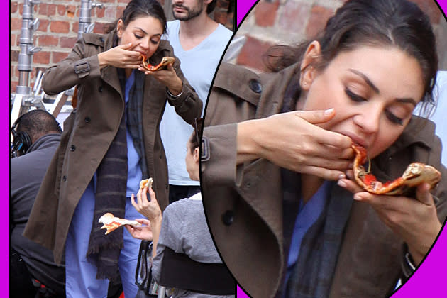 Schnelle Mittagspause: Mila Kunis am Set von "The Angriest Man in Brooklyn". (Bild: Splash News)