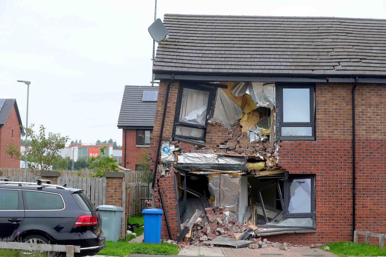 A lorry crashed in to house in East Kilbride. (Reach)
