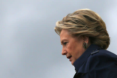 U.S. Democratic presidential nominee Hillary Clinton arrives at Burke Lakefront airport in Cleveland, Ohio U.S., October 21, 2016. REUTERS/Carlos Barria