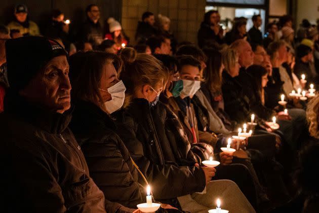 <p>Les larmes du Michigan après la fusillade survenue au lycée d'Oxford mardi.</p>