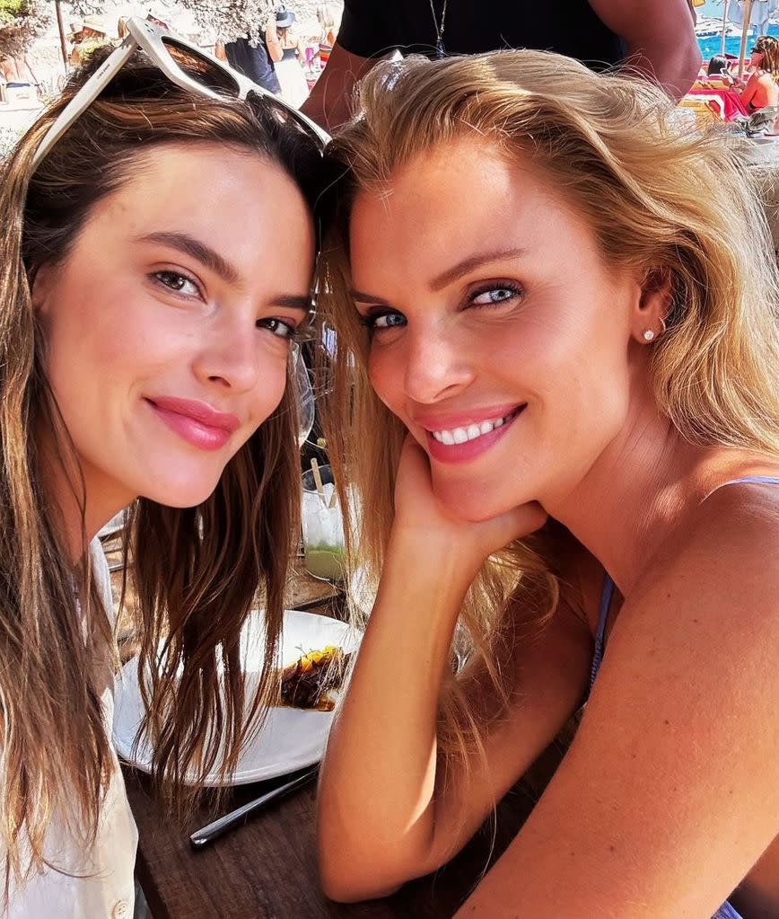 Esther Cañadas y Alessandra Ambrosio en Ibiza