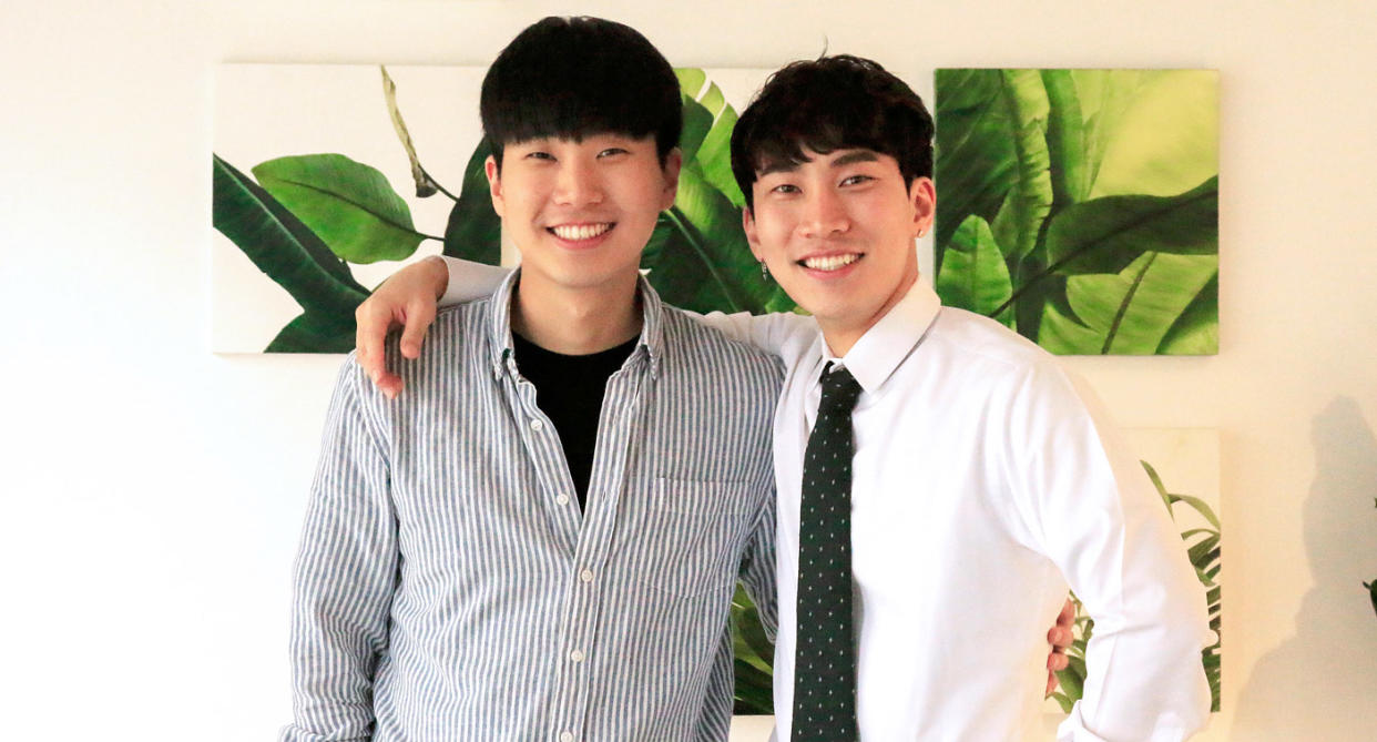 BTOB’s Eun-kwang with his brother, Eun-chong, at the PLUSEIGHTTWO cafe in Singapore (Photo: Yahoo Lifestyle Singapore)