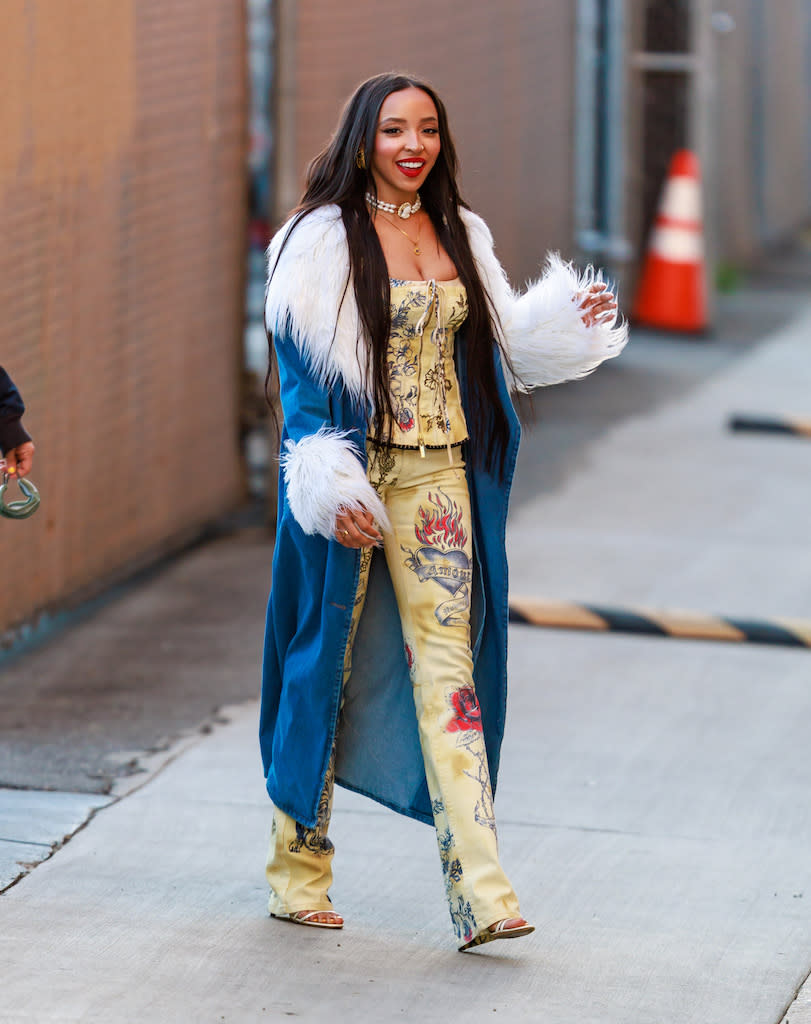 Tinashe seen at “Jimmy Kimmel Live!” on Feb. 22, 2022. - Credit: RB/Bauergriffin.com / MEGA