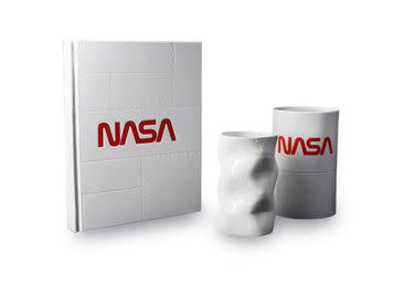 Know any NASA nerds? This AR space mug and notebook combo makes a great gift.