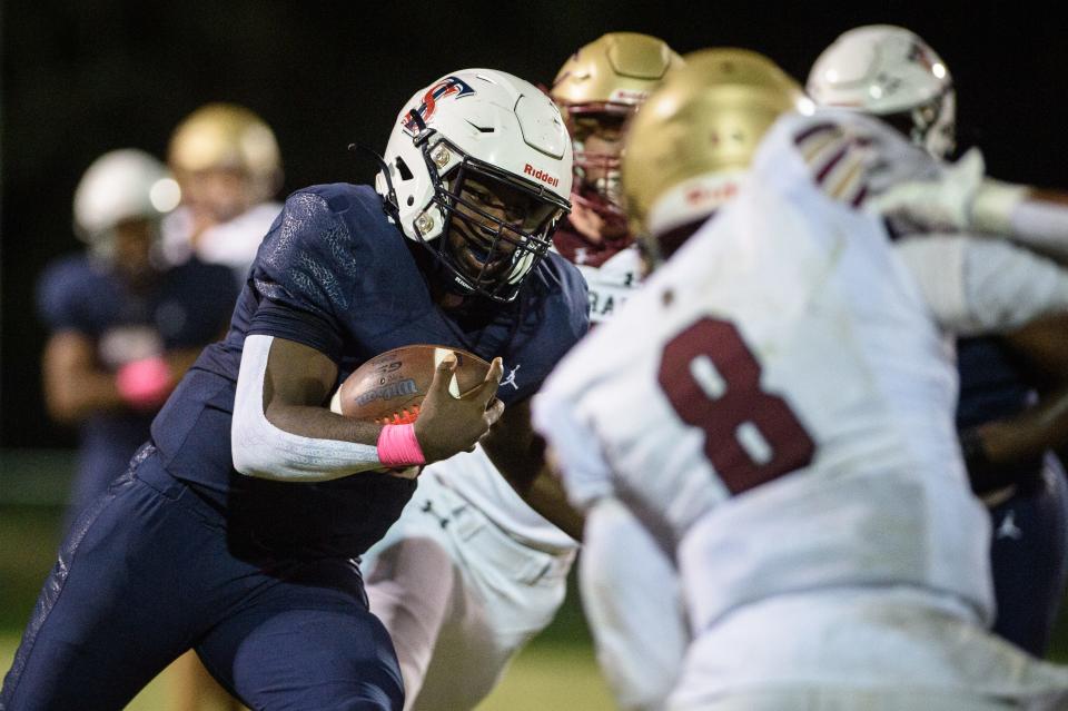 Terry Sanford’s Johnathan Higgins-Simmons goes for a touchdown run during the second quarter against Harnett Central on Friday, Oct. 6, 2023, at Terry Sanford High School.