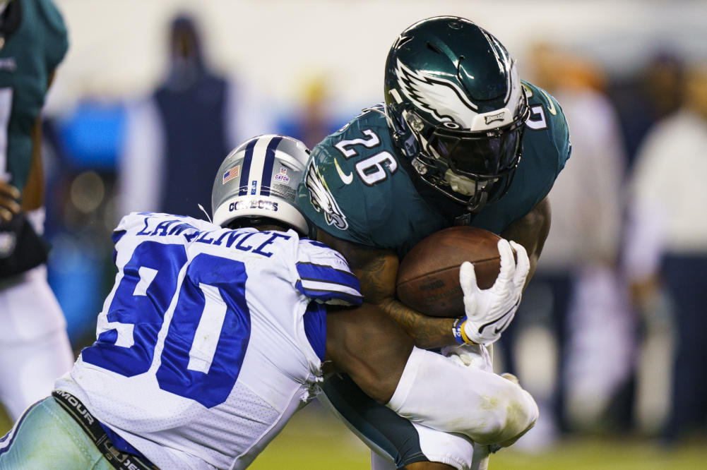 Halftime Report: Eagles lead the Cowboys 20-17 on Christmas Eve ✭ Inside  The Star