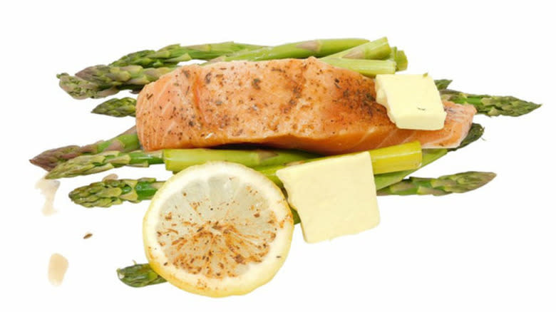 salmon asparagus with butter and lemon