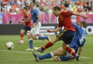 Spanish midfielder Andres Iniesta (L) vies with Italian midfielder Daniele De Rossi during the Euro 2012 championships football match Spain vs Italy on June 10, 2012 at the Gdansk Arena. AFP PHOTO / PIERRE-PHILIPPE MARCOUPIERRE-PHILIPPE MARCOU/AFP/GettyImages