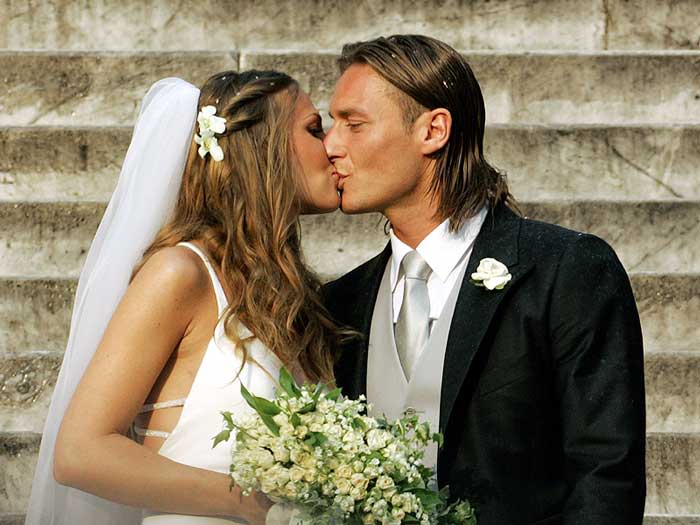 Francesco Totti e Ilary Blasi en su boda 