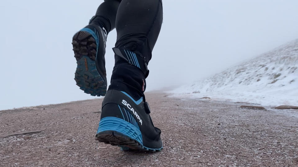 cross country skiing vs trail running in winter: from behind