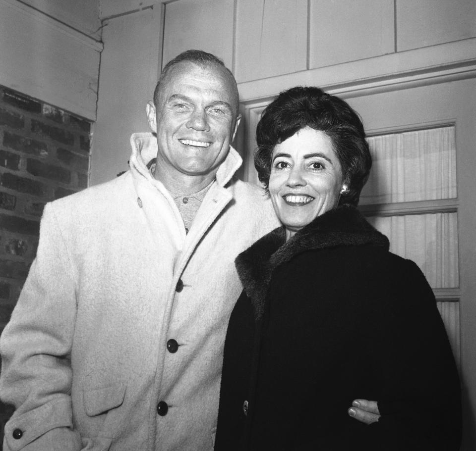 In this Feb. 3, 1962 file photo, astronaut John Glenn poses with his wife, Annie, outside their Arlington, Va., home during his first news conference. Glenn, the widow of astronaut and U.S. Sen. John Glenn and a communication disorders advocate, died Tuesday, May 19, 2020, of COVID-19 complications at a nursing home near St. Paul, Minn., at age 100. (AP Photo/Bob Schutz, File)