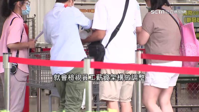 好市多不管平日、假日人潮絡繹不絕。