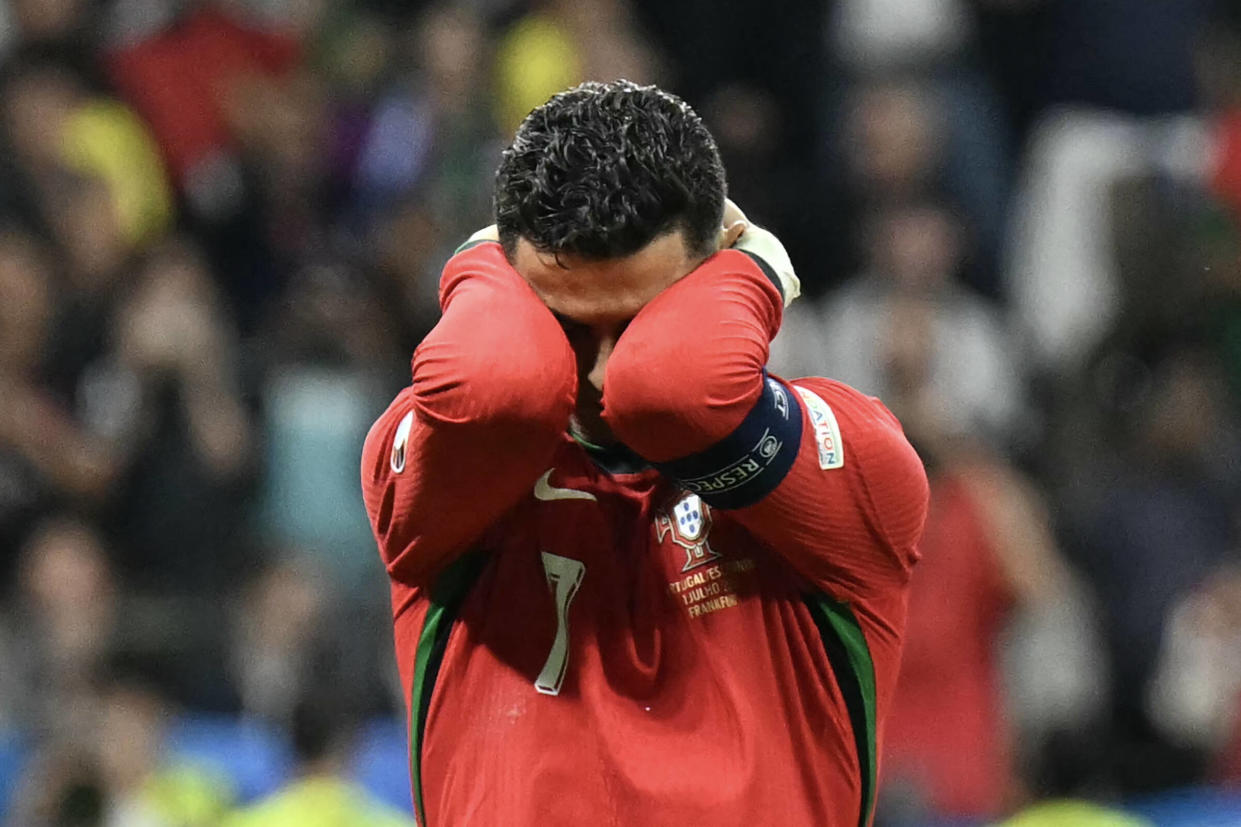 Cristiano Ronaldo après avoir raté son pénalty à la 105e minute de Portugal-Slovénie, le 1er juillet 2024 à l’Euro.