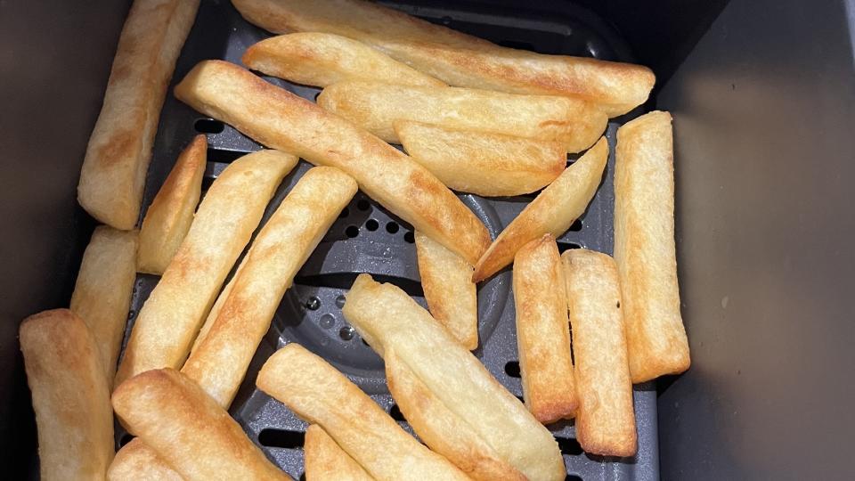 cooked frozen fries in the smart ninja foodi air fryer