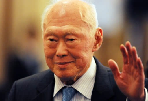 Former Prime Minister Lee Kuan Yew urges Singaporeans to improve their English. (AFP file photo)