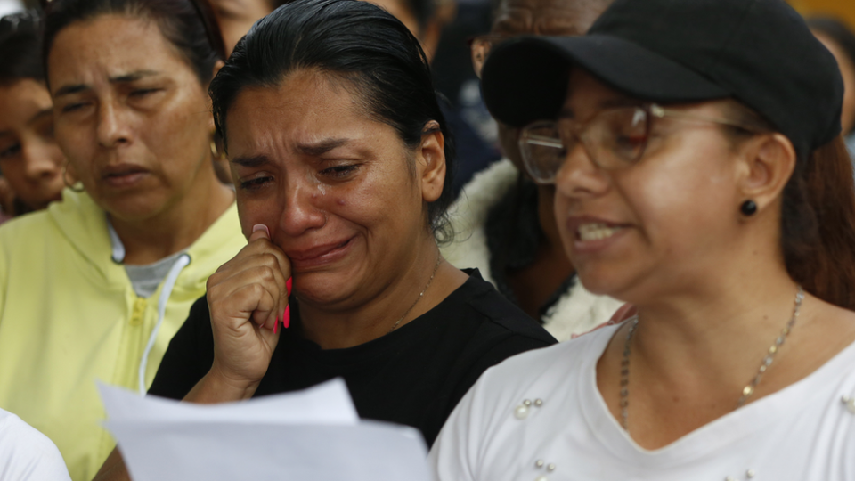 Familiares de los presos acudieron a la cárcel para ser informados sobre lo ocurrido.