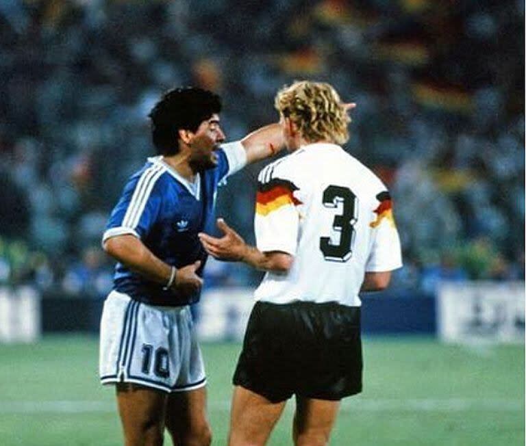 Andreas Brehme y Diego Maradona
