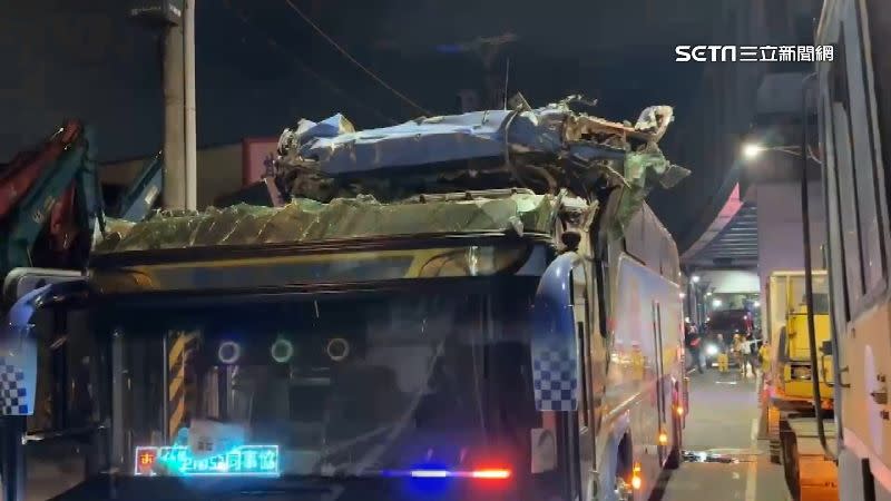 肇事遊覽車。（圖／翻攝畫面）