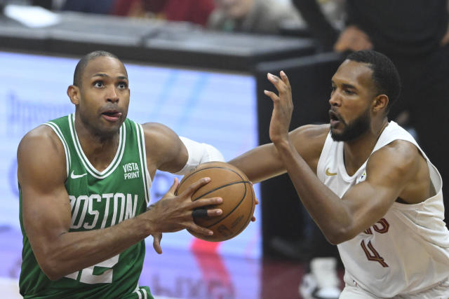 The Boston Celtics survive the Cleveland Cavaliers 109-102 to take a  commanding 3-1 series lead - Yahoo Sports