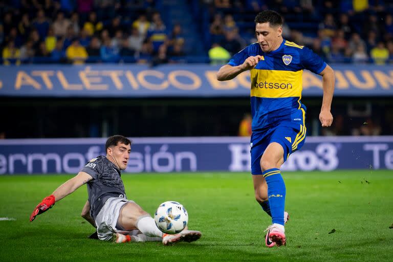 Merentiel anticipo a Marchiori; una escena de Boca vs. Vélez