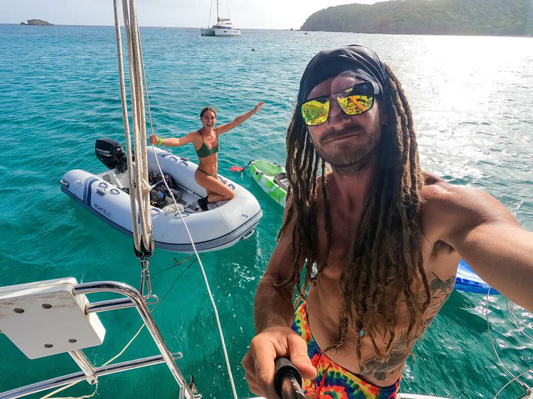 John Jaso y su novia, Jayden Davila, hicieron un viaje de 3 meses en velero